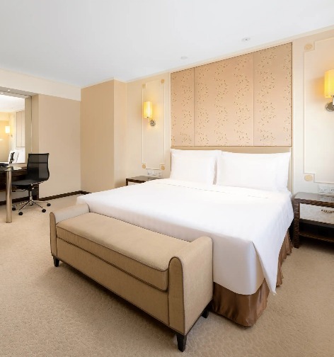 Sofa, bed and work desk in the Dorsett King Room at Dorsett Chengdu.