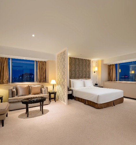 Inviting contemporary decor with touches of Asian elements