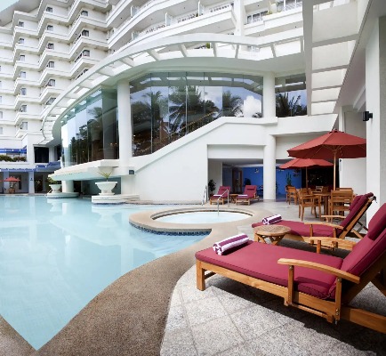 Dorsett Grand Labuan outdoor pool during the day.