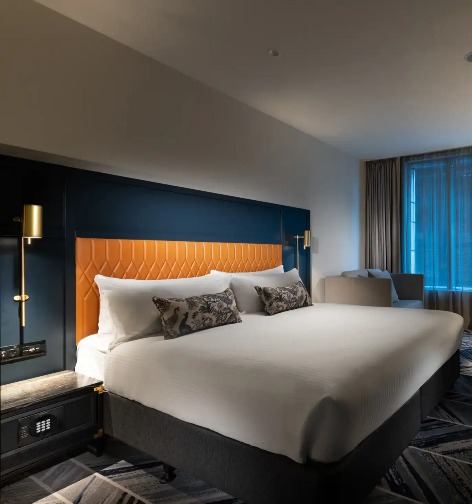 Window view king-size bed in Dorsett Melbourne Discovery Room